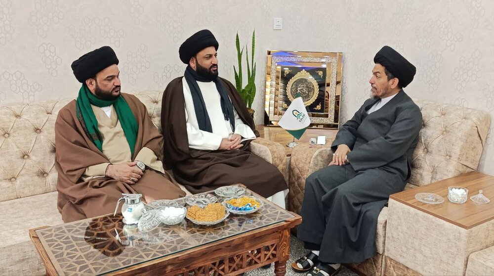 آیت اللہ العظمیٰ شیخ بشیر حسین نجفی کے مرکزی دفتر، کے وفد نے بنگلہ دیش میں رہبر معظم انقلاب اسلامی حضرت آیت اللہ العظمیٰ سید علی خامنہ ای کے نمائندے، حجۃ الاسلام والمسلمین سید مہدی علی زادہ الموسوی سے ملاقات کی۔