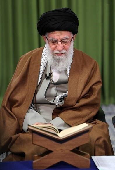 قرآن ایک عام کتاب کی طرح نہیں / رہبر معظم سید علی خامنہ ای
