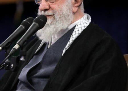 ایرانی سپریم لیڈر کے ملک چھوڑنے کی خبریں گمراہ کن، دشمن کی سازش ہیں: ایرانی سفیر